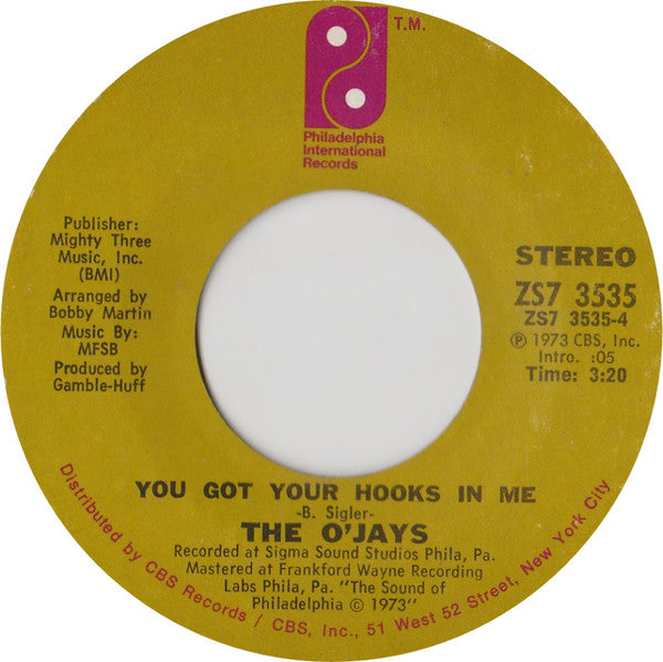 The O'Jays : Put Your Hands Together / You Got Your Hooks In Me (7", Single, Styrene)